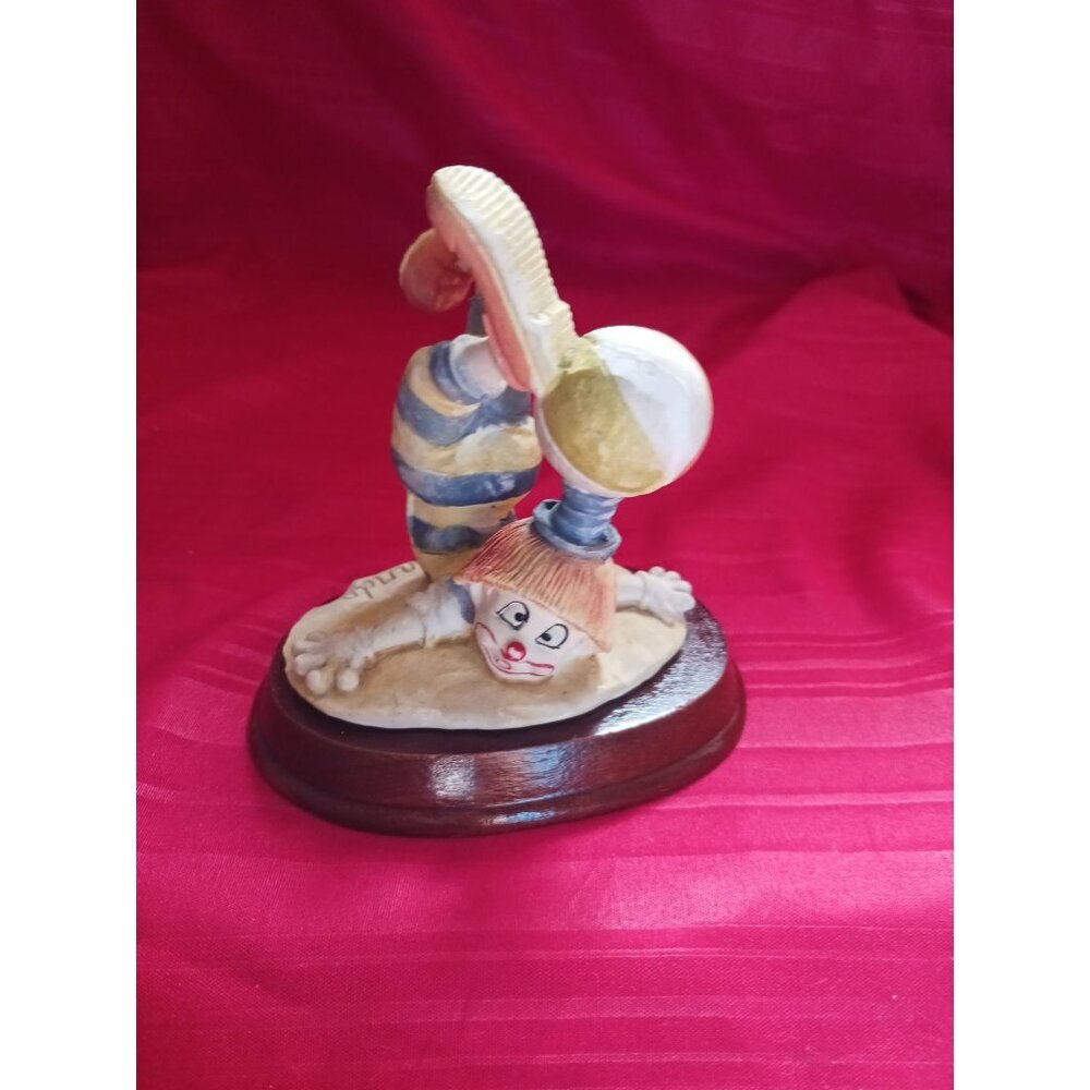 Leonardo Vtg performance clown figurine "5"tall